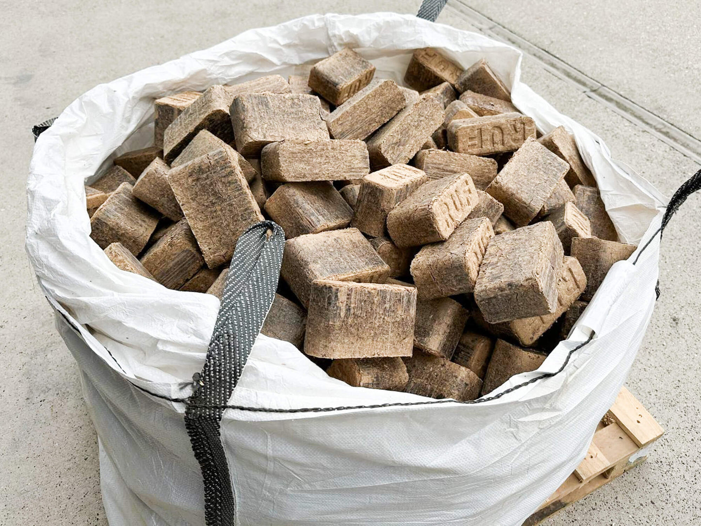 Ruf Oak Briquettes - 400kg Dumpy Bag