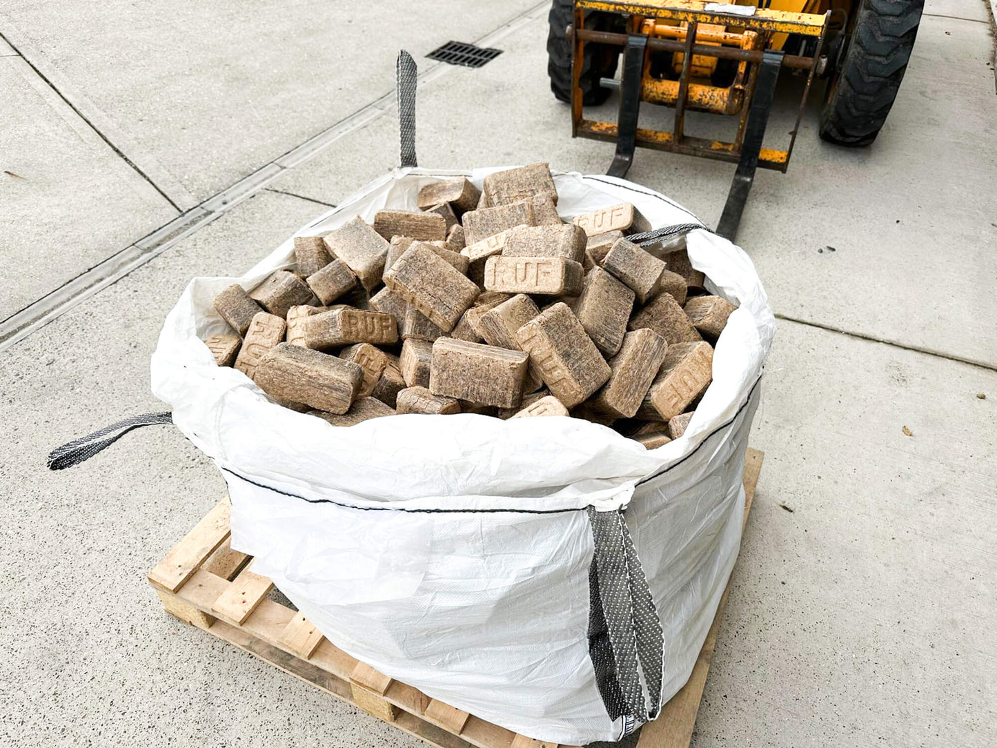 Ruf Oak Briquettes - 400kg Dumpy Bag
