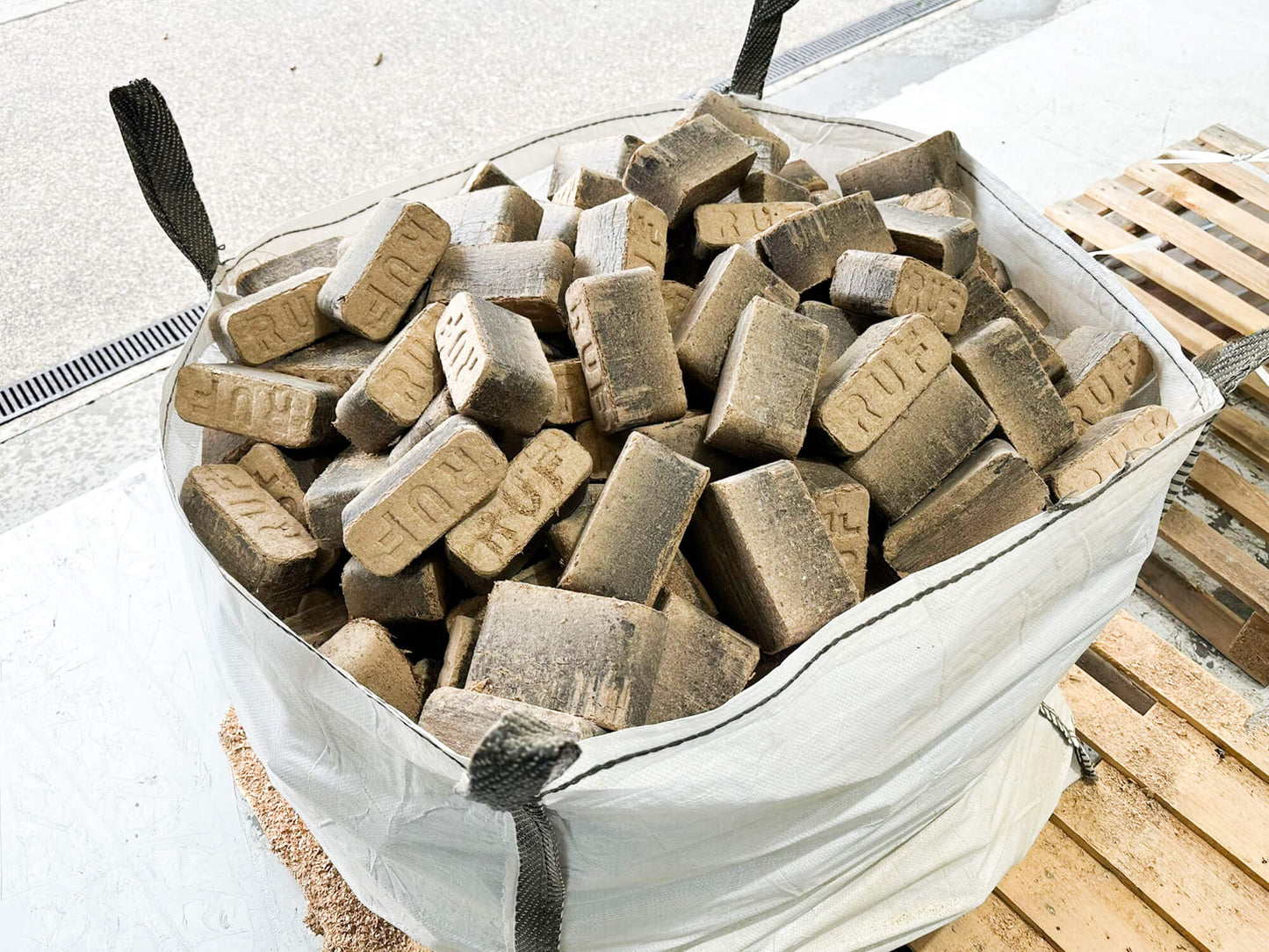 Ruf Oak Briquettes - 400kg Dumpy Bag