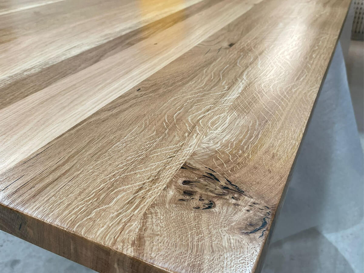 lacquered worktop in oak